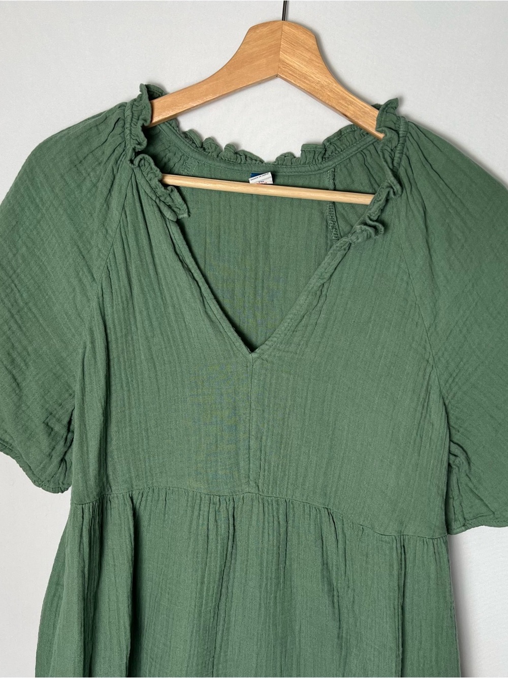 Old Navy Women’s Split-Neck Crinkle Gauze Mini Swing Dress Green Petite Small - Picture 2 of 8